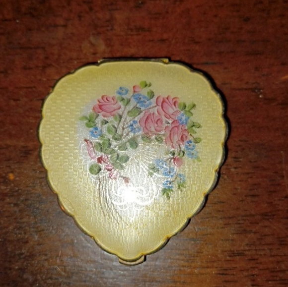 Vintage La Mode heart shaped bright pink blush makeup compact - Picture 2 of 6